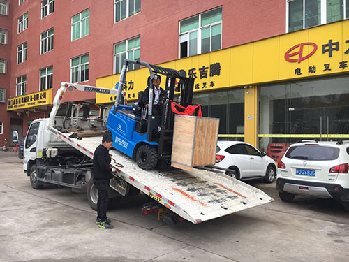 廈門(mén)電動(dòng)叉車公司，銷售比亞迪電動(dòng)叉車2.5噸一臺(tái)